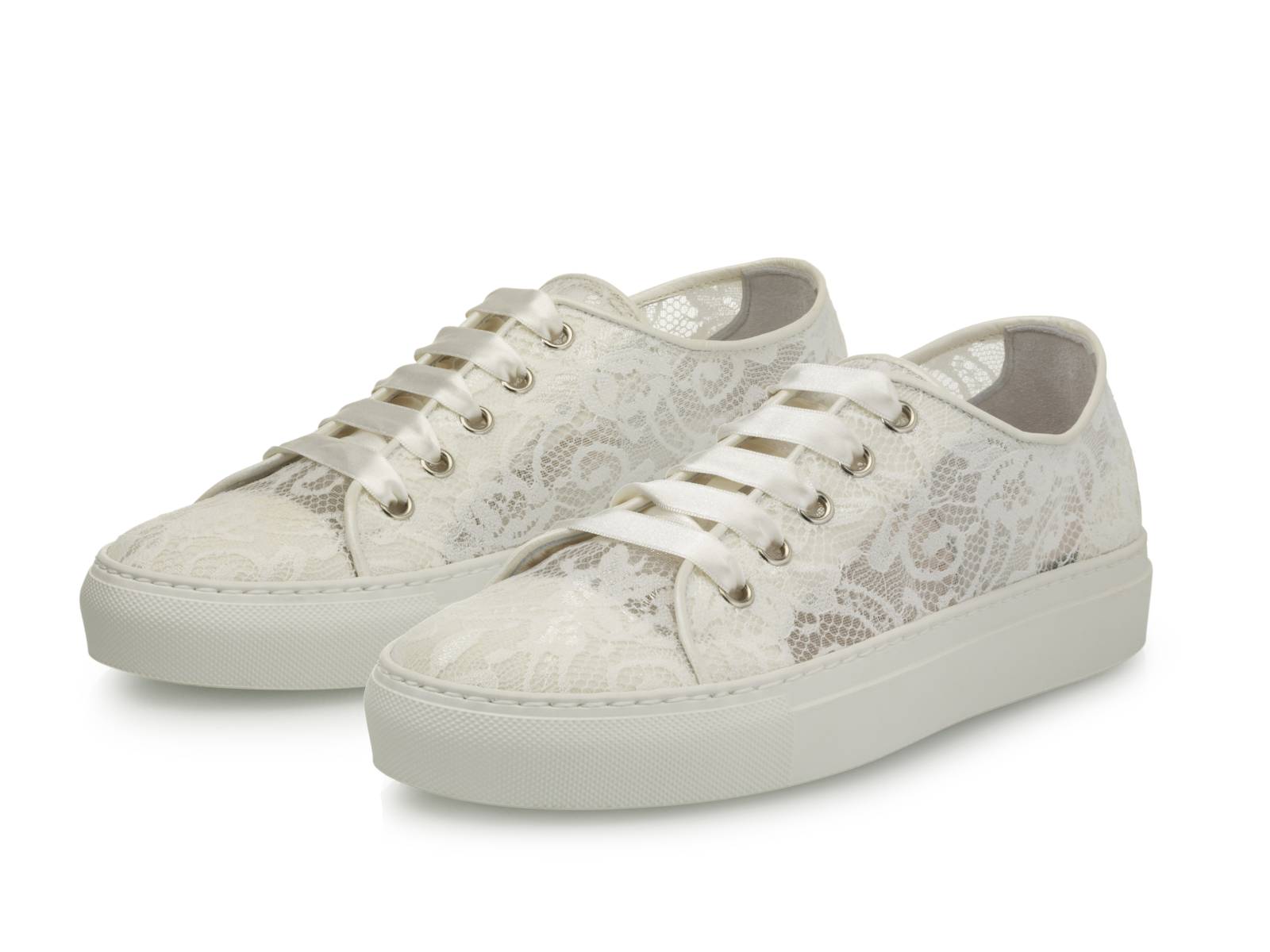 Basket de mariées en dentelle, semelle cuir confortable, le modèle Nellie