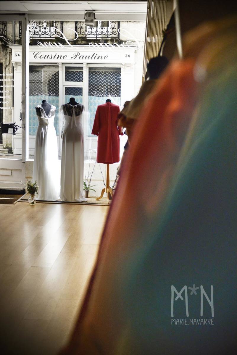 showroom, boutique robes de mariées et cocktail Croquelune à Bordeaux, photographiée par Marie Navarre.