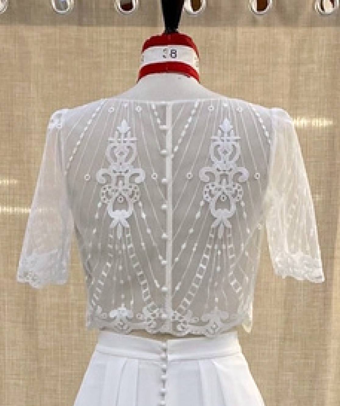 Le Top Kim en dentelle de Calais, de Lambert Créations pour une mariée moderne et décontractée