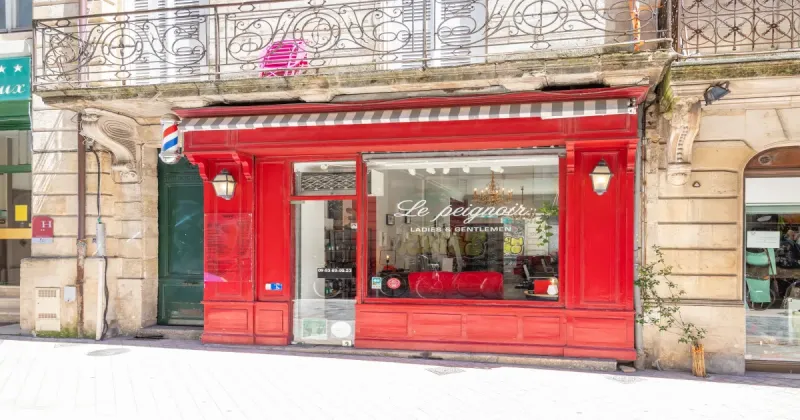 Coiffeur Bordeaux Le Peignoir by Mme Moustache