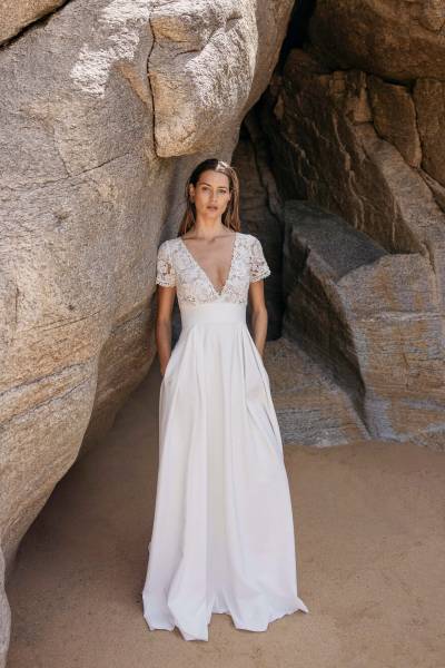 DESTOCKAGE des robes de mariées, derniers modèles pour petits et grands mariages chic, bohème, couture, champêtre.