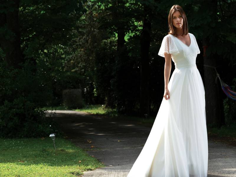 Où trouver une robe de mariée simple et chic pas chère avec un délais très court près de Bayonne ?