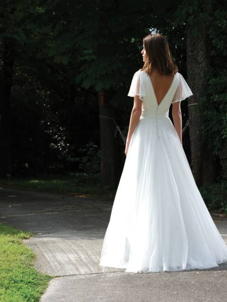 Scoop, une robe de mariée des Créations Bochet, pour mettre en valeur une silhouette très fine et menue